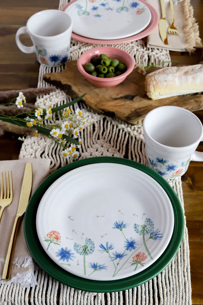 1279-breezy-floral-classic-rim-9-inch-luncheon-plate-2.webp Breezy Floral Classic Rim 9 Inch Luncheon Plate