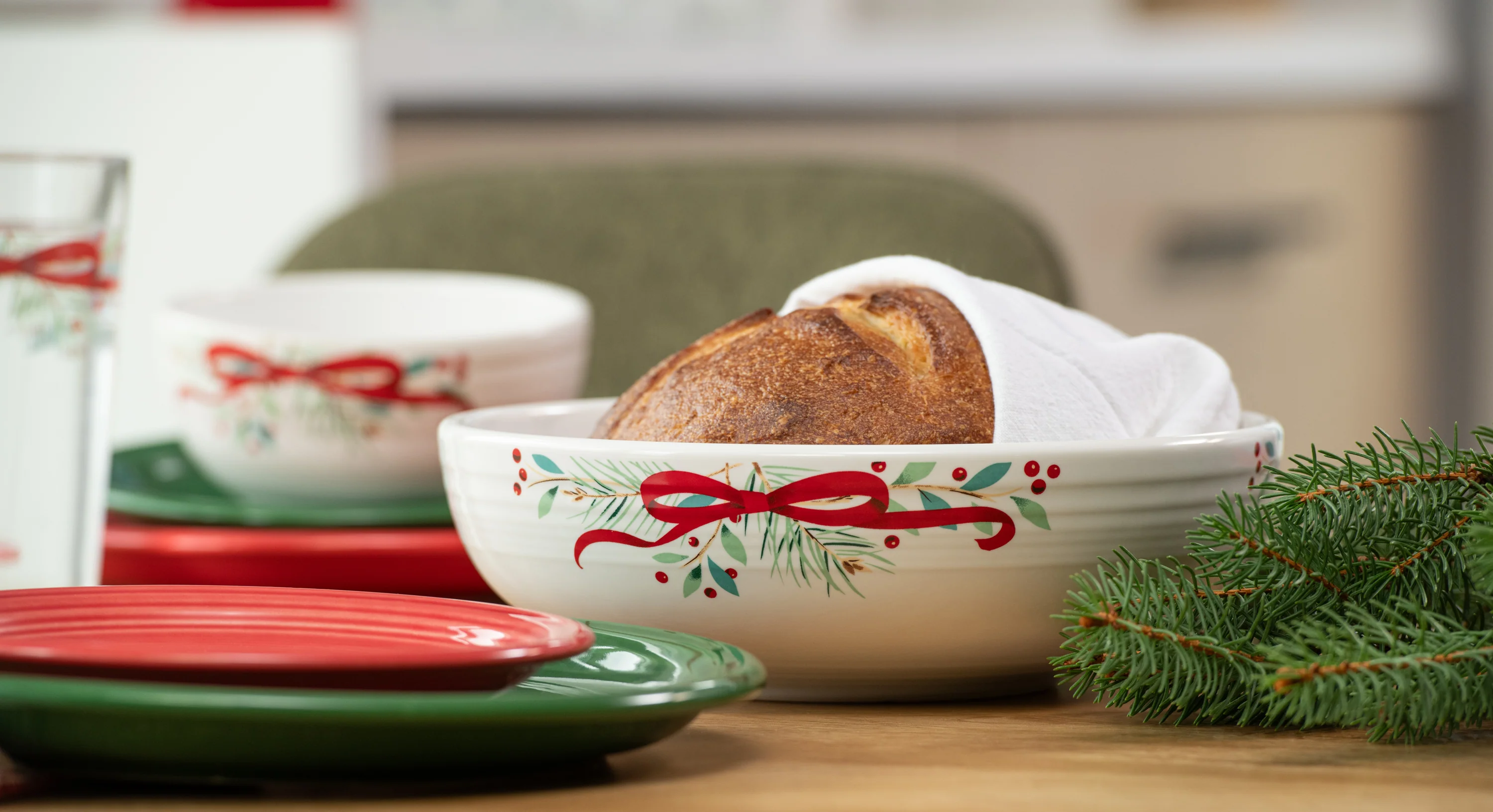 1392-holly-berry-christmas-garland-bistro-coupe-9-5-8-inch-large-bowl-68-oz-2.webp Holly Berry Christmas Garland Bistro Coupe 9 5/8 Inch Large Bowl 68 OZ
