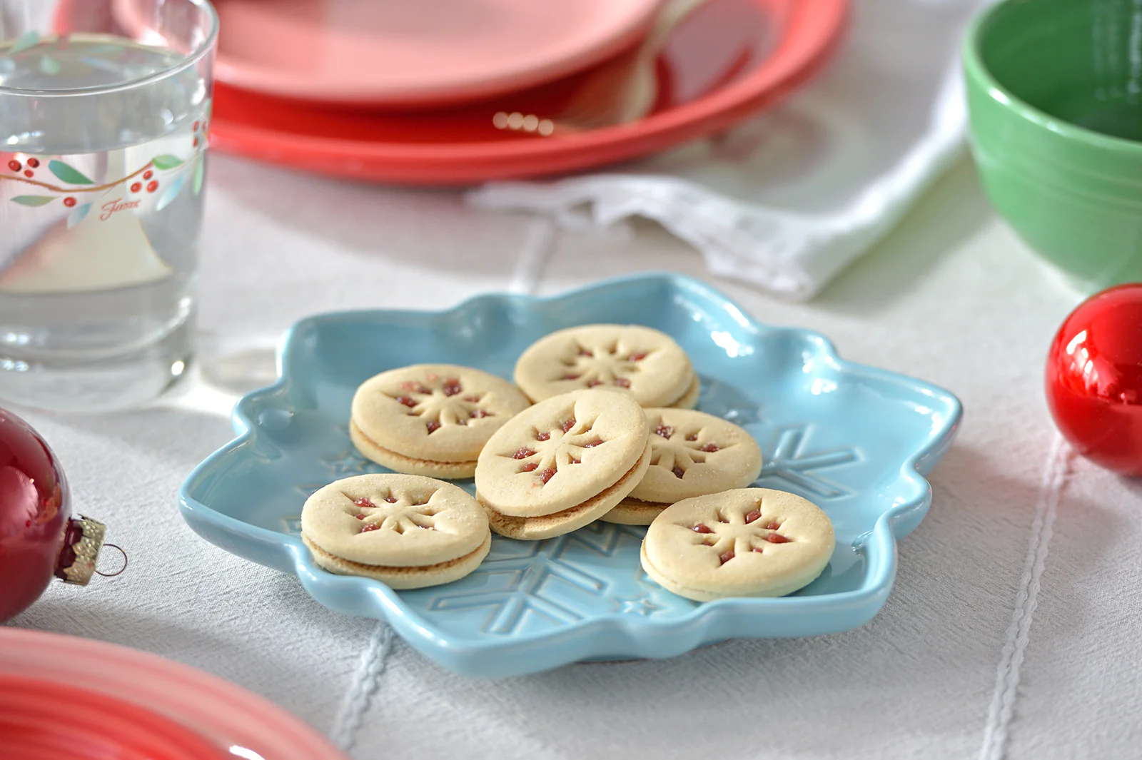 725-snowflake-shaped-plate-9-inch-2.webp Snowflake Shaped Plate 9 Inch