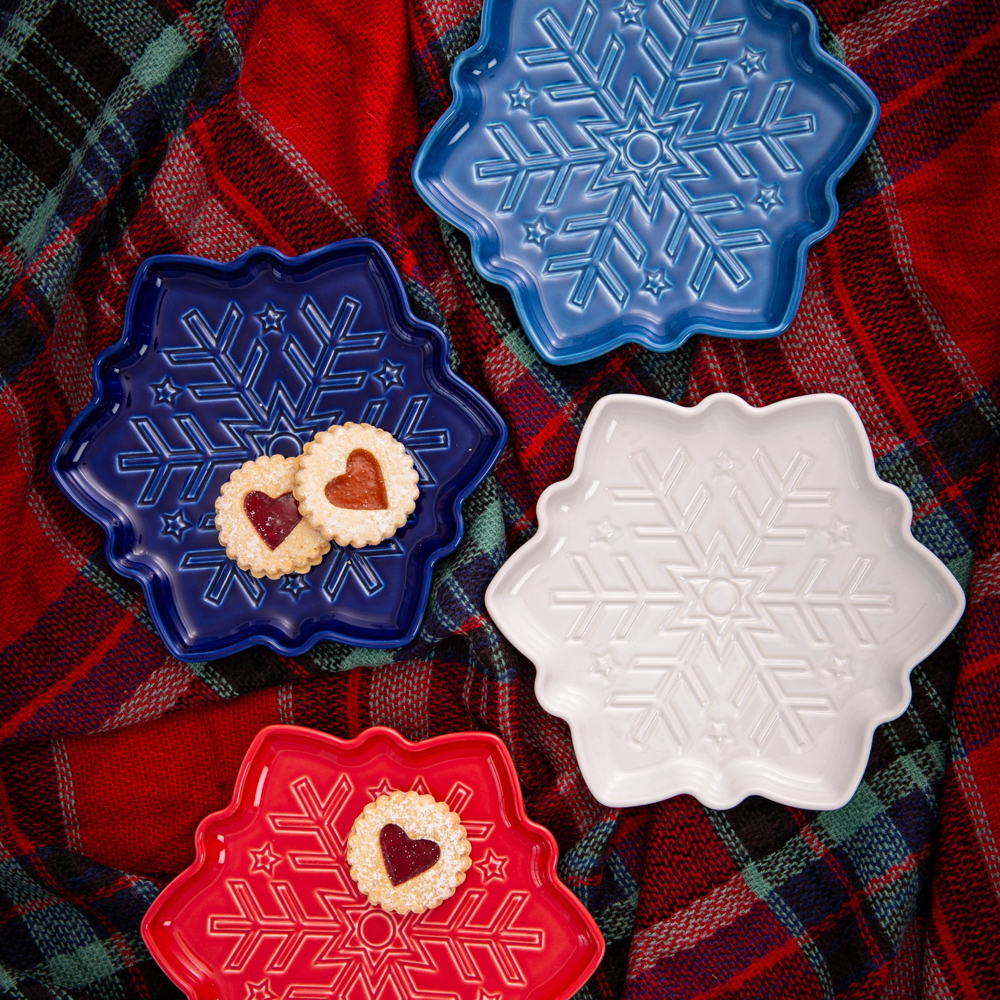 766-snowflake-shaped-plate-9-inch-5.webp Snowflake Shaped Plate 9 Inch